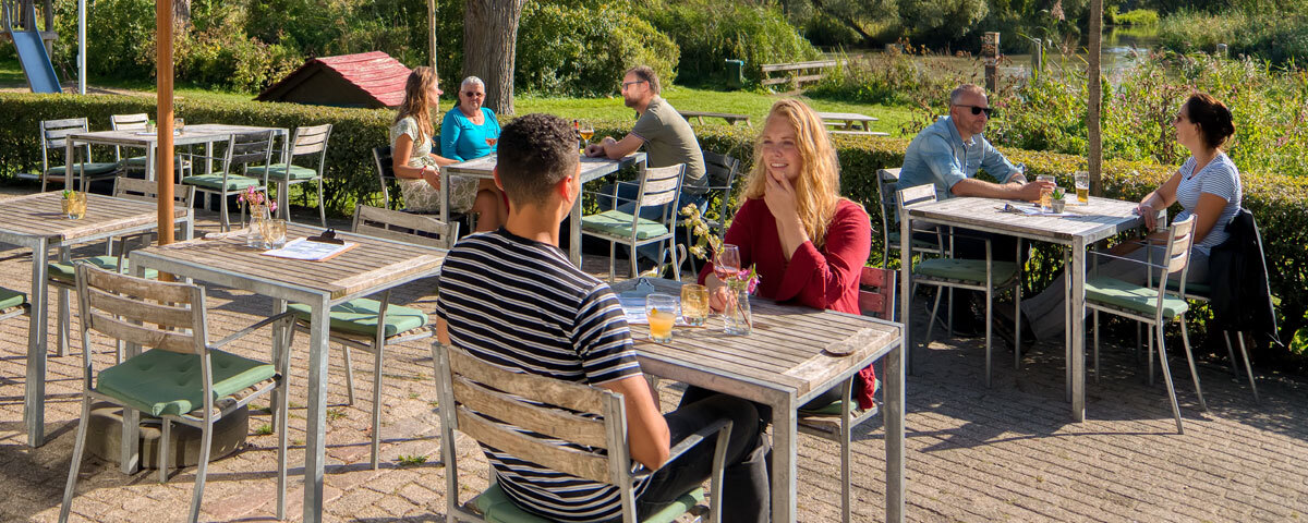 Op het terras in de Biesbosch