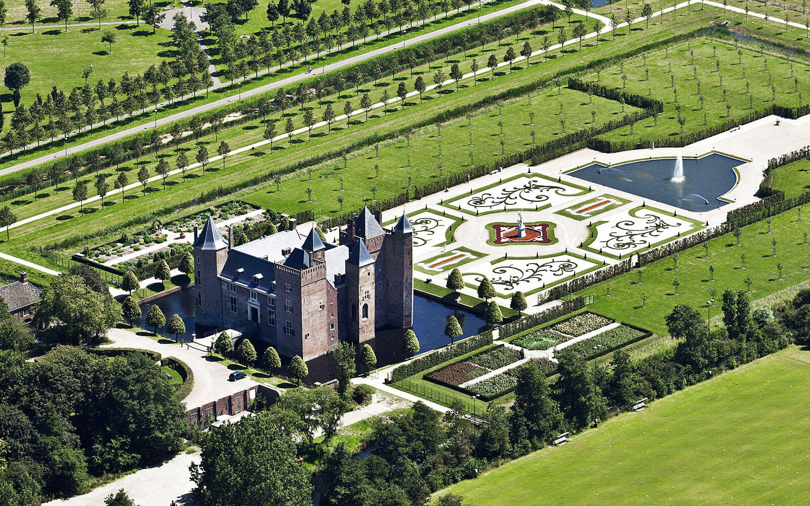 Hostel Heemskerk, spend the night in a 13th-century castle! | Stayokay