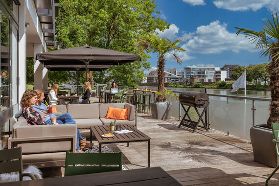 Beukende Snel Pluche pop Hostel Maastricht, uniek gelegen aan de Maas | Stayokay